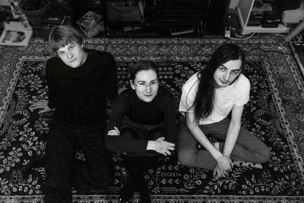 ZRUŠENO: Lakecia Benjamin / NÁHRADA: Trio Henya